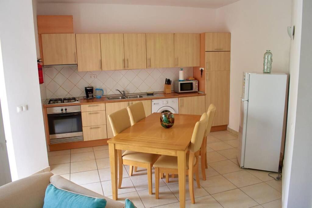 Apartamento T3 Encantador Com Piscina Wifi E Perto De Praia Santa Maria Eksteriør billede